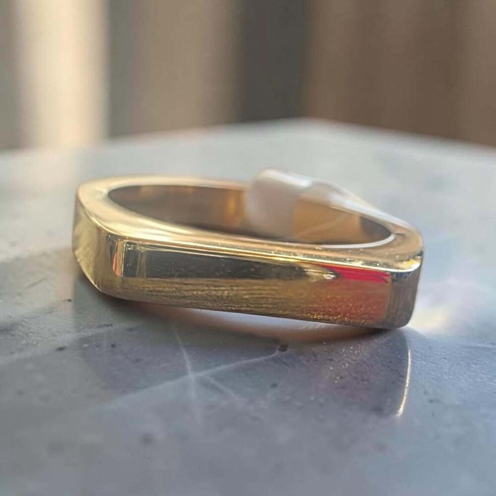 Minimalist Geometric Gold-Tone Flat Band Signet Ring Size 8
